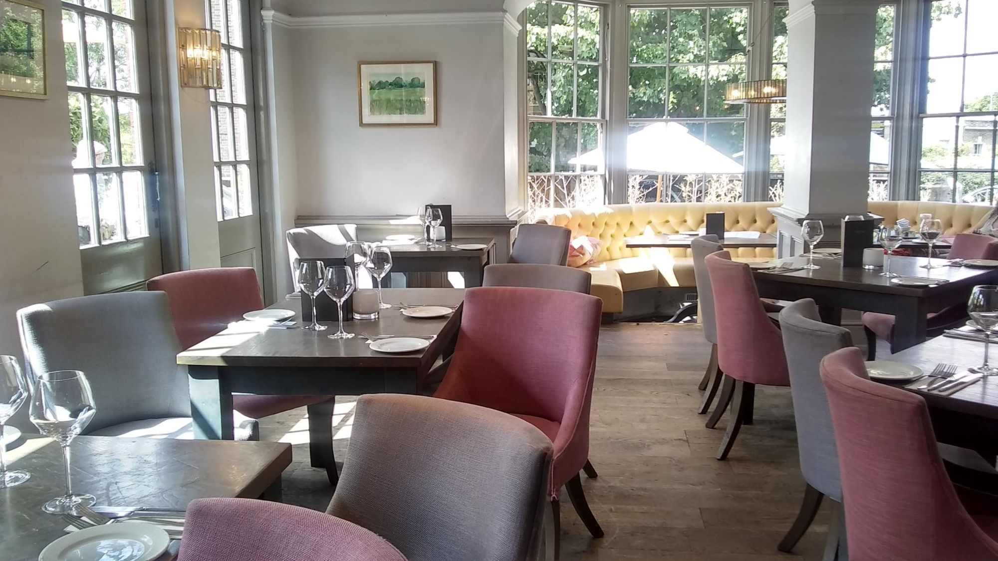 (Pub, Restaurant). Published on 21-07-2023