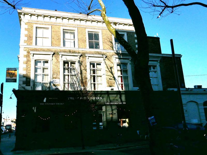 Oxford in the sun. (Pub, External). Published on 07-01-2022 
