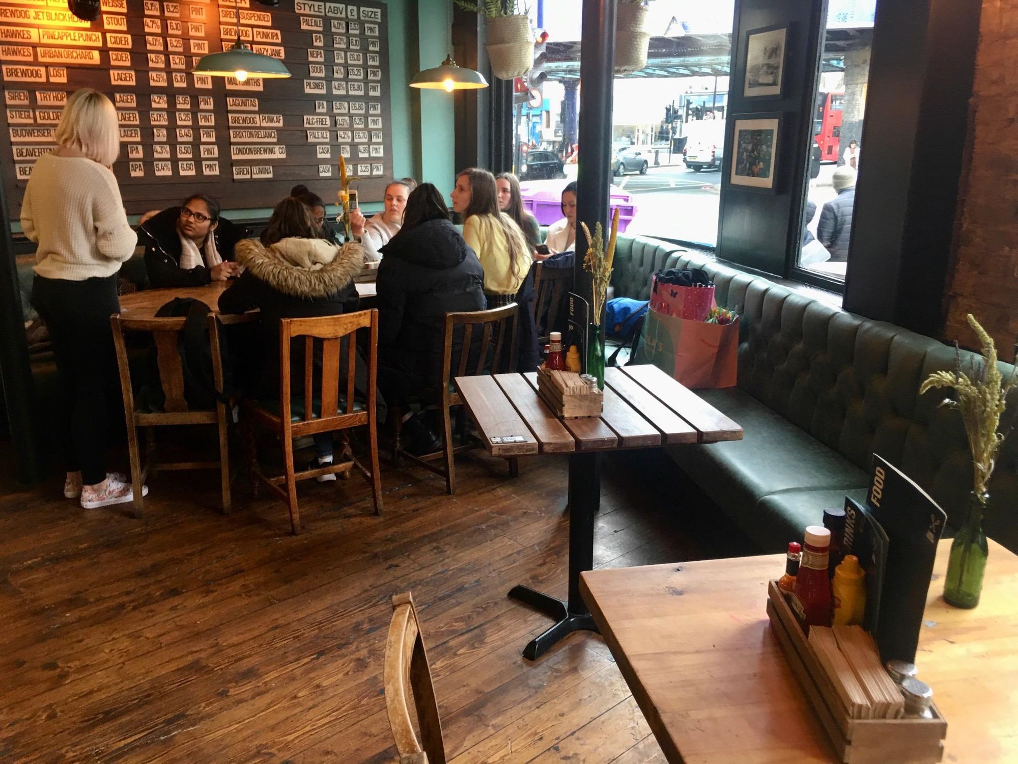 Interior after April 2022 refurb. (Pub, Bar, Customers). Published on 12-04-2022