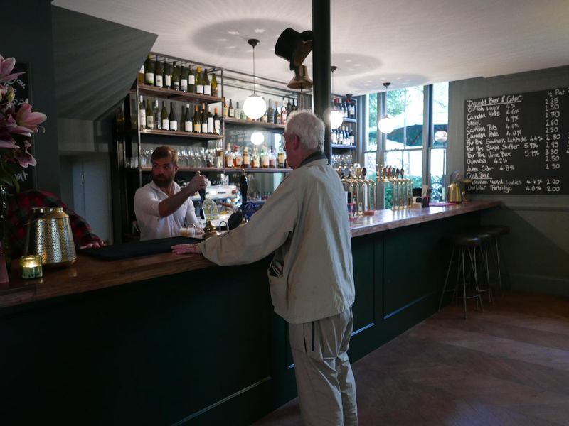 (Pub, Bar). Published on 27-08-2017