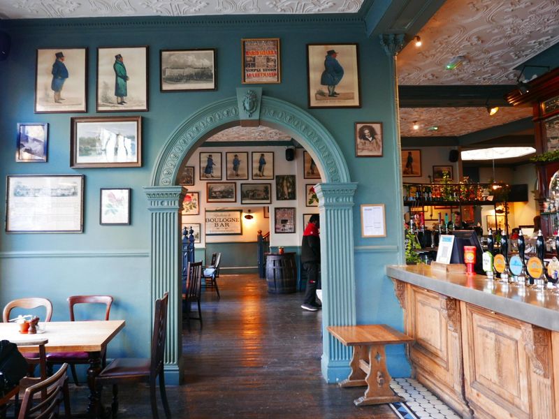 (Pub, Bar). Published on 07-01-2022 