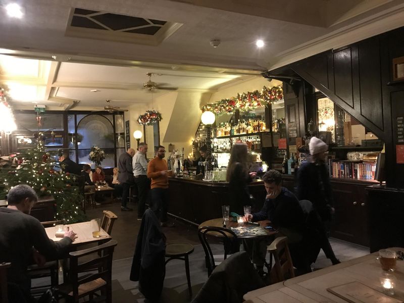 Queen's Head 4th December 2021. (Pub, Customers). Published on 05-12-2021