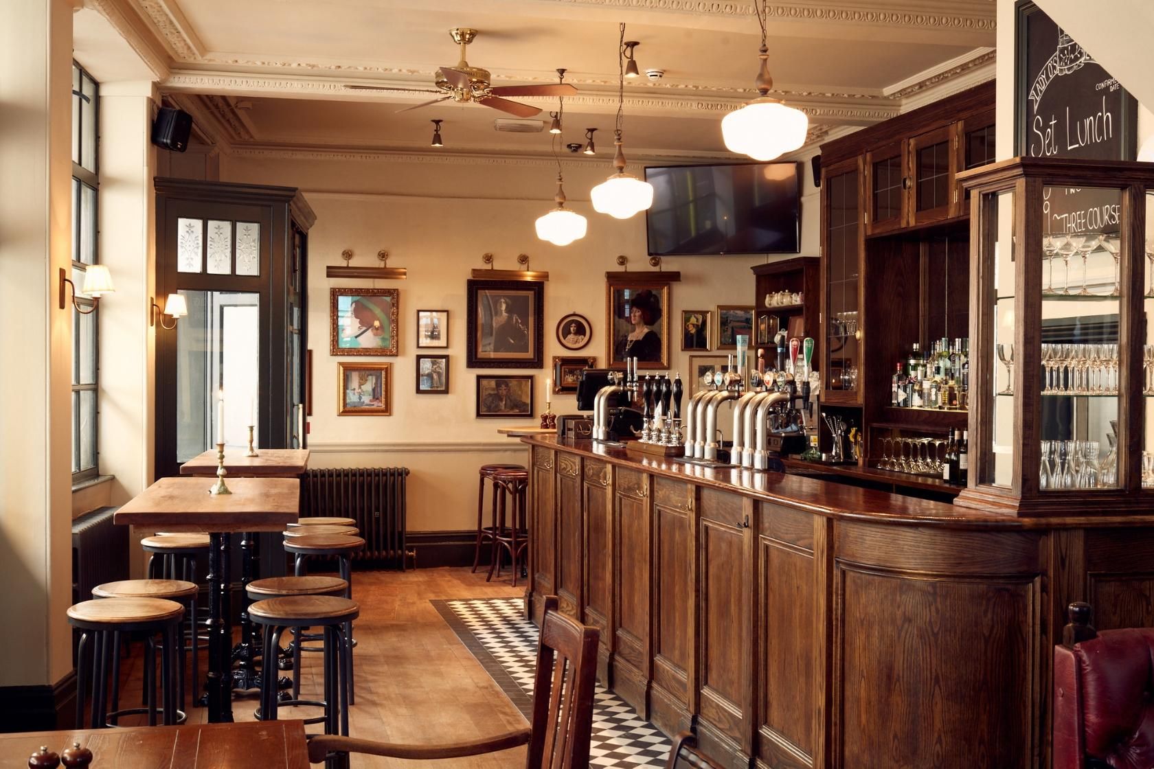 (Pub, Bar). Published on 29-03-2019