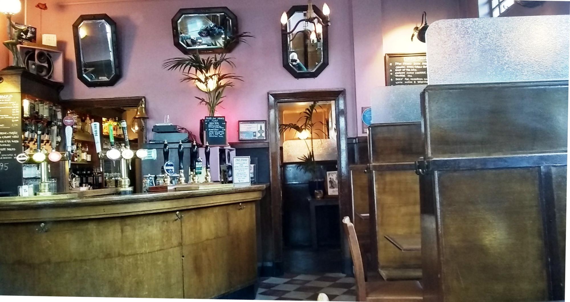 (Pub, Bar). Published on 08-04-2022