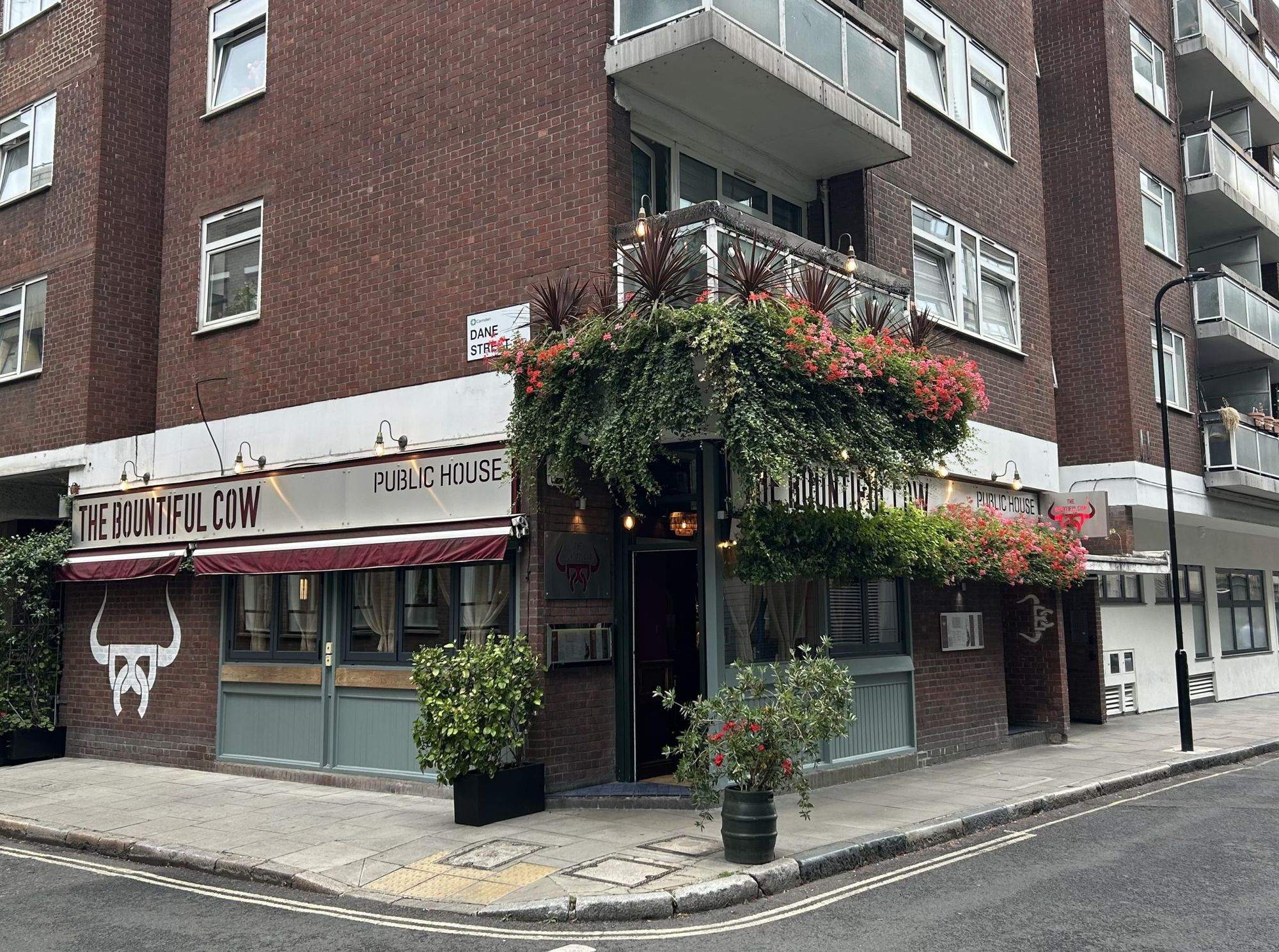 Exterior August 2026. (Pub, External, Sign). Published on 23-08-2026