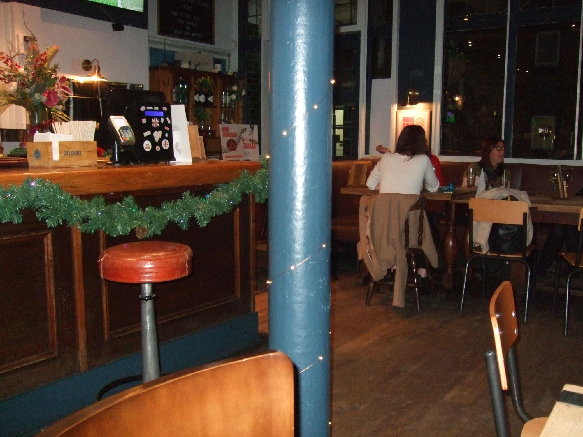 (Pub, Bar). Published on 27-11-2022