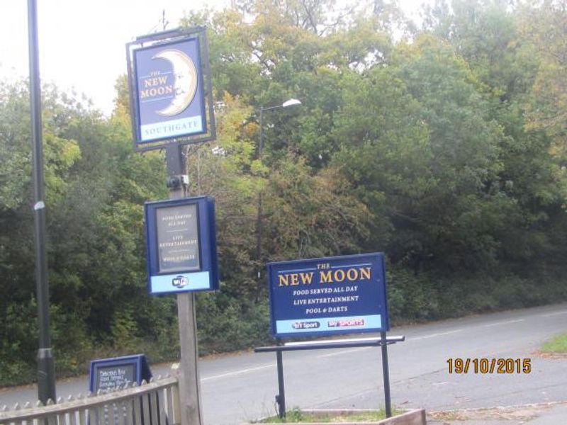 THE NEW MOON. (Pub, External, Sign). Published on 26-10-2015