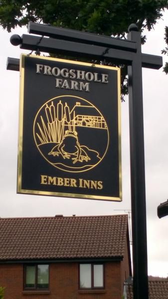 Frogshole Farm, Maidenbower, Crawley, West Sussex, pub sign. (Pub, Sign). Published on 20-08-2015