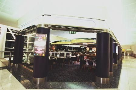 Lloyds No.1 Bar, Gatwick. (Pub, External, Key). Published on 25-12-2012