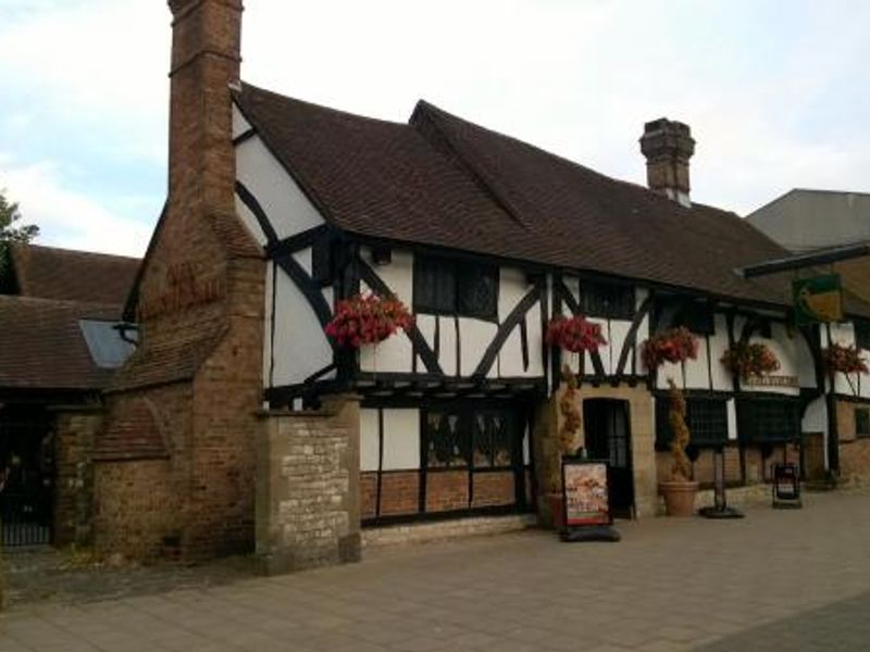 Punch Bowl, High Street, Crawley. (Pub, External). Published on 10-08-2015