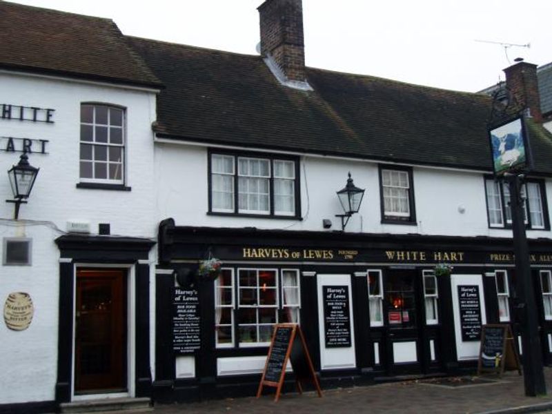 White Hart, Crawley. (Pub, External, Key). Published on 27-12-2012