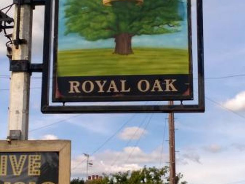 Royal Oak, Ifield, Crawley, West Sussex - sign. (Pub, Sign). Published on 20-08-2015