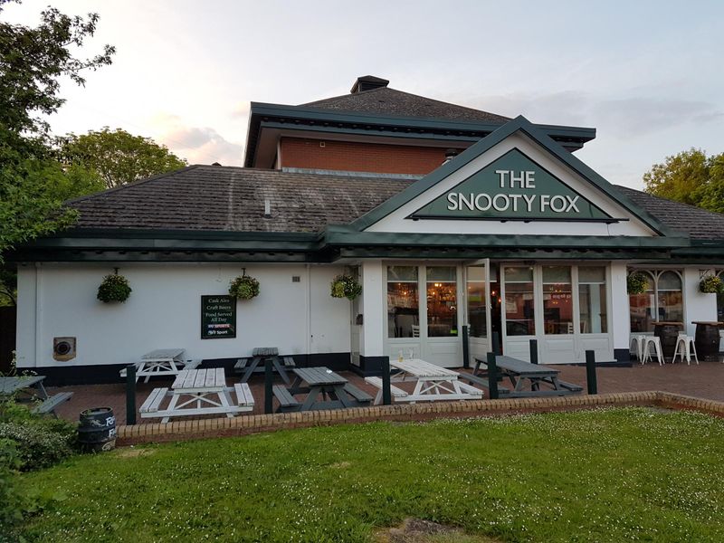 Snooty Fox from Three Bridges Road alt. (Pub, External). Published on 28-05-2018