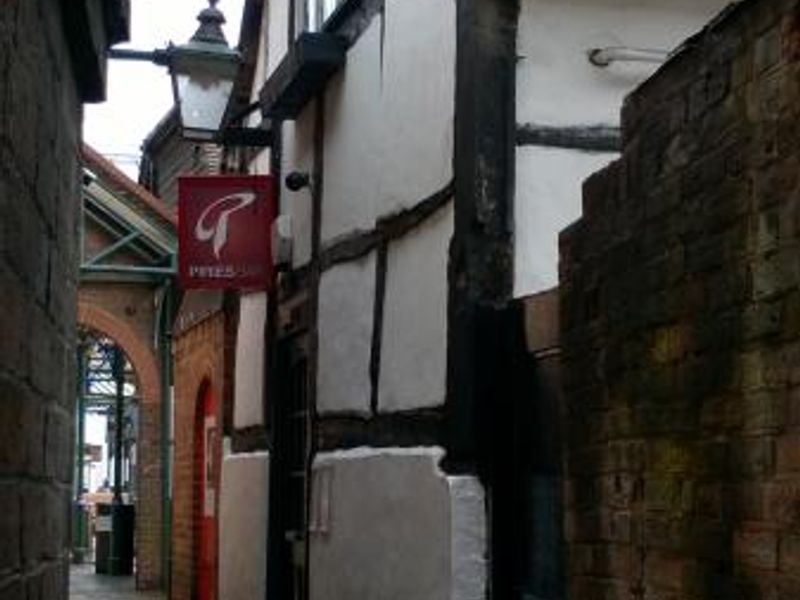 Piries Bar, Horsham, from Piries place alley. (Pub, External, Key). Published on 13-08-2015 