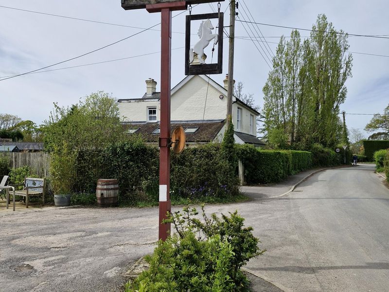 White Horse pub sign, Maplehurst. (Pub, External, Sign). Published on 16-04-2024
