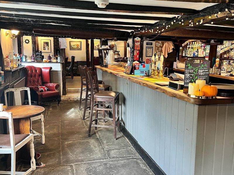 (Pub, Bar). Published on 12-12-2022