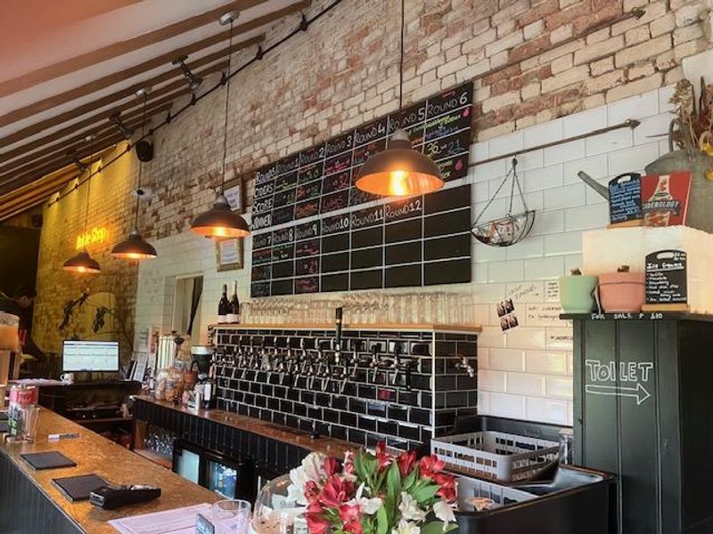 Wobblegate bar. (Pub, Bar). Published on 17-02-2025