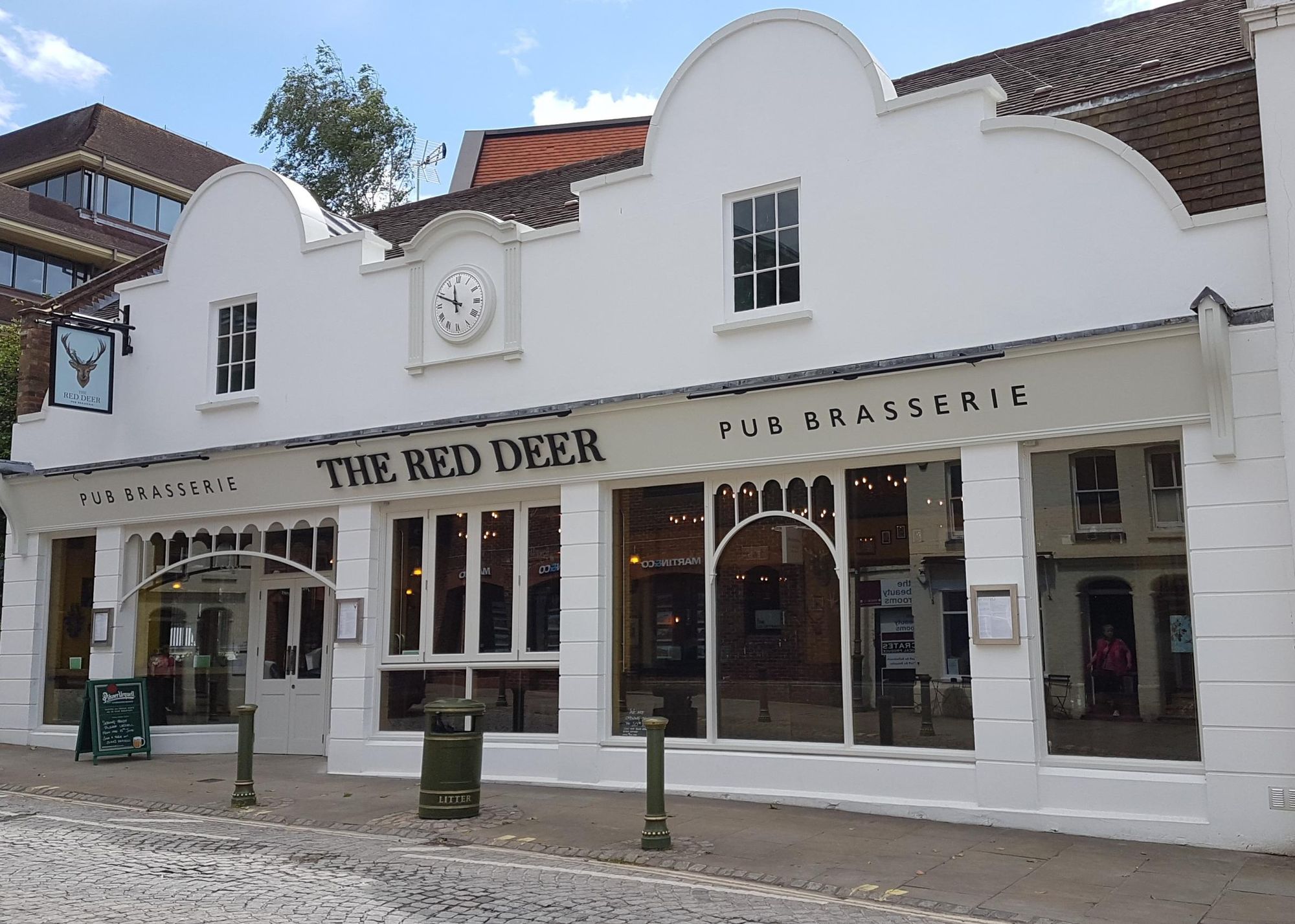 Red Deer, Horsham Carfax. (Pub, External). Published on 15-06-2019