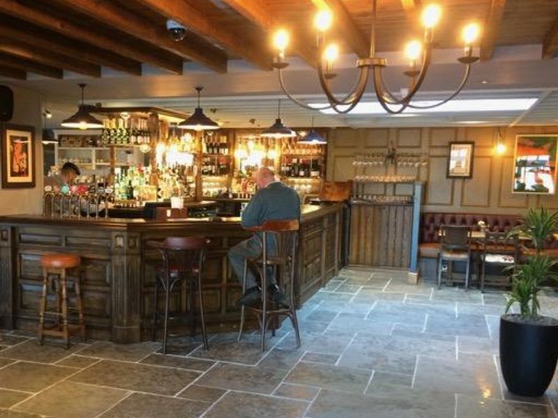 Bridge Hotel Chertsey Bar. (Pub, Bar). Published on 25-03-2019