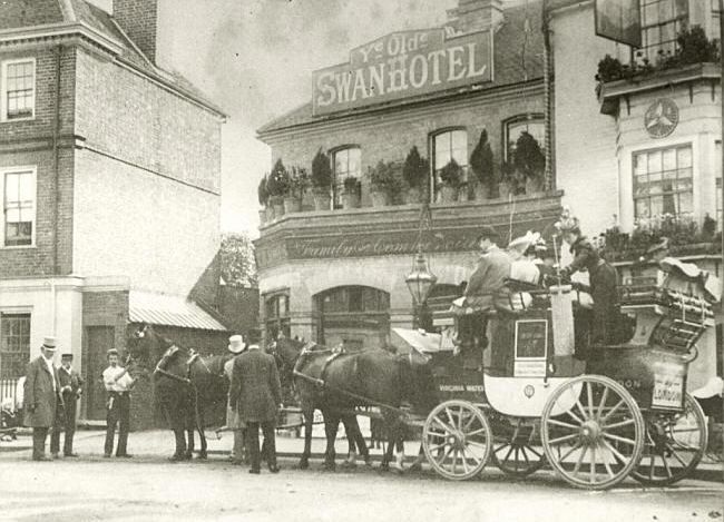 Olde Swan Chertsey Early 20th Century. (Pub, External). Published on 22-02-2023