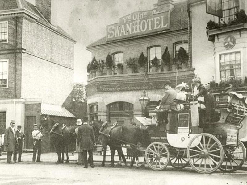 Olde Swan Chertsey Early 20th Century. (Pub, External). Published on 22-02-2023 