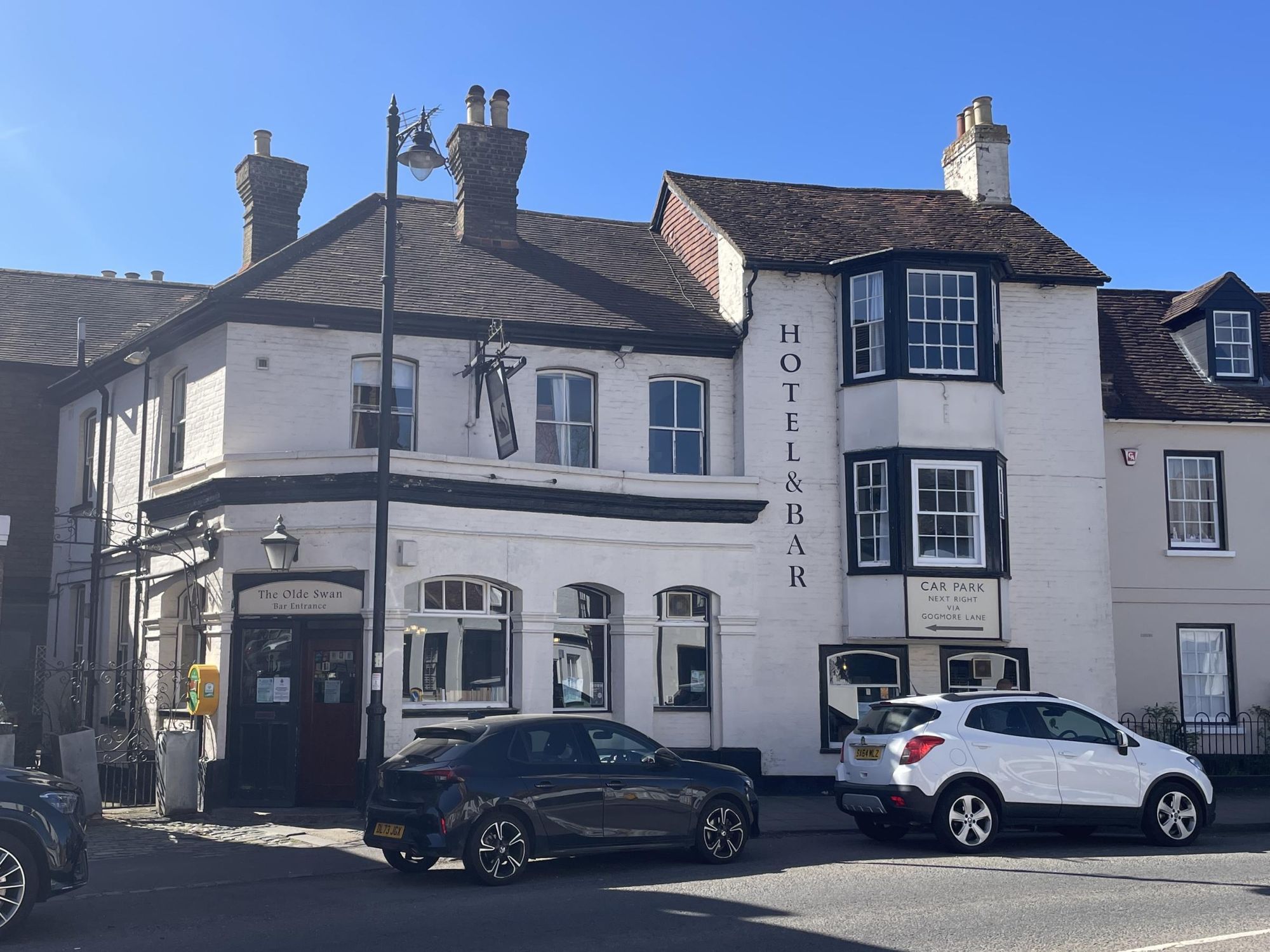 Olde Swan Hotel Chertsey 2025-04-01. (Pub, External, Key). Published on 02-04-2025
