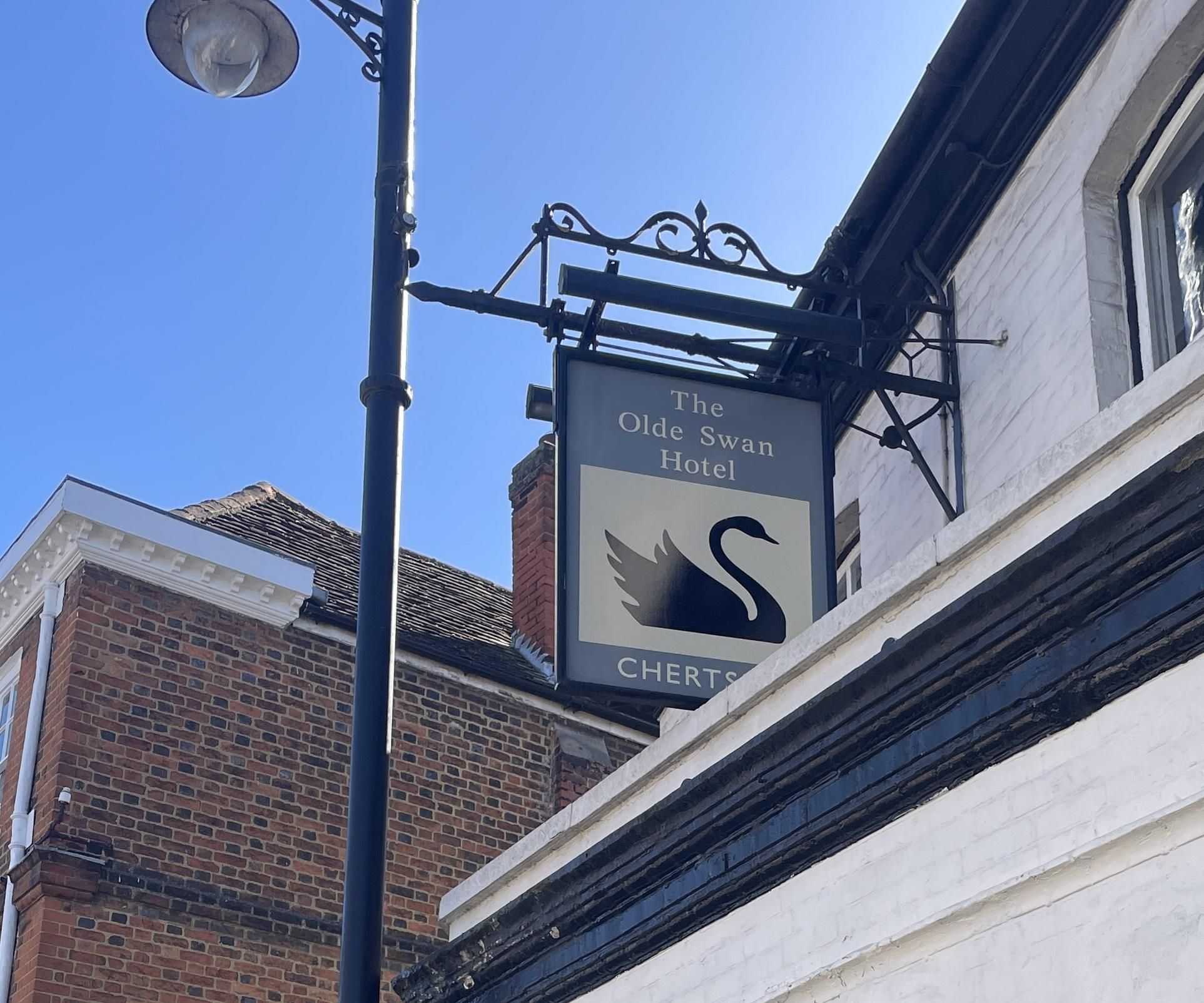 Olde Swan Hotel Chertsey Pub Sign 2025-04-01. (Pub, External, Sign). Published on 02-04-2025