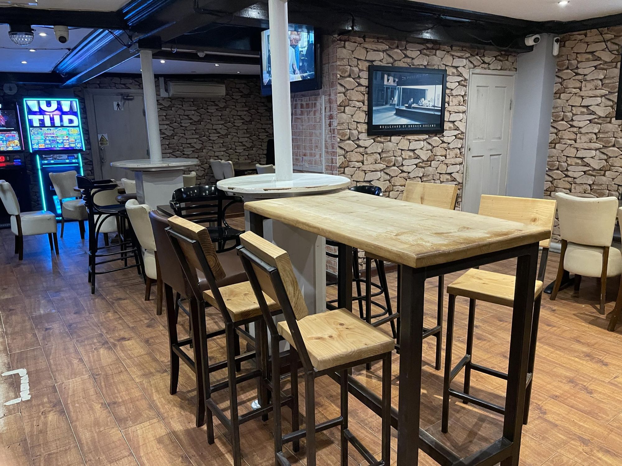 A quiet night. (Pub). Published on 10-07-2025