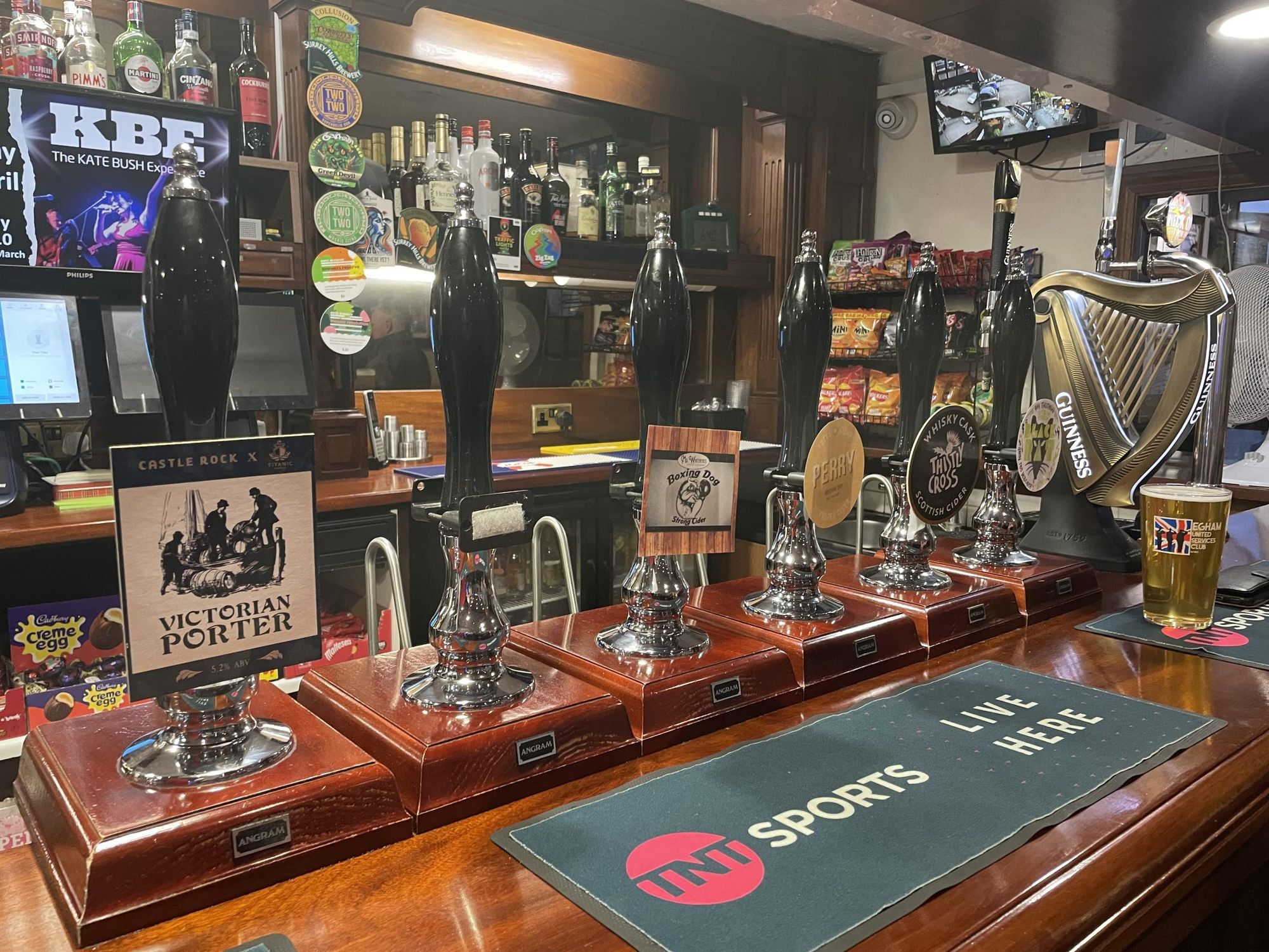 Right hand set of handpumps. (Bar). Published on 07-03-2025