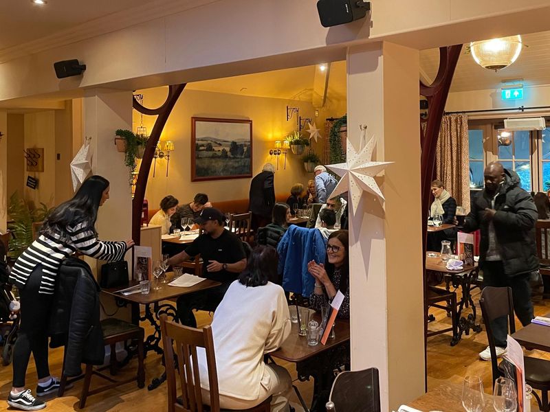(Pub, Bar). Published on 27-11-2023