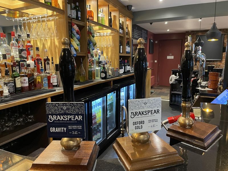 Fox & Hounds Englefield Green Beer. (Pub, Bar). Published on 09-07-2024 