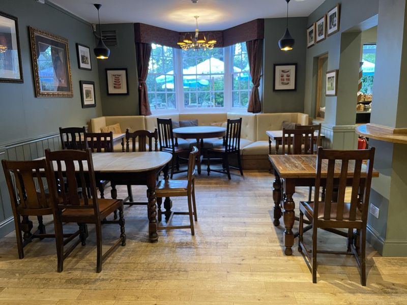 Fox & Hounds Englefield Green Front Bar area. (Pub, Bar). Published on 09-07-2024