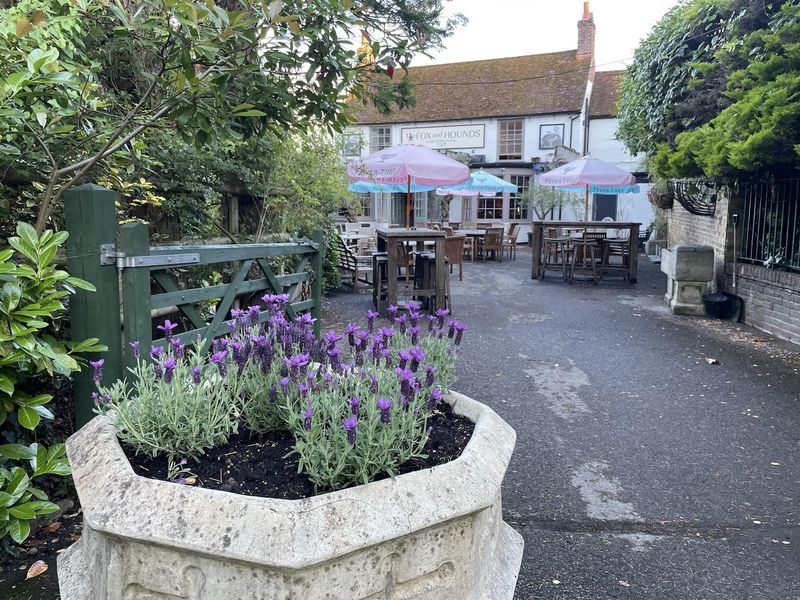 Approach to Fox & Hounds Englefield Green. (Pub, External). Published on 09-07-2024 