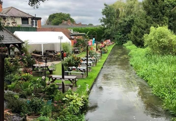 White Hart Garden by Way Navigation. (Pub, External, Garden). Published on 21-04-2022