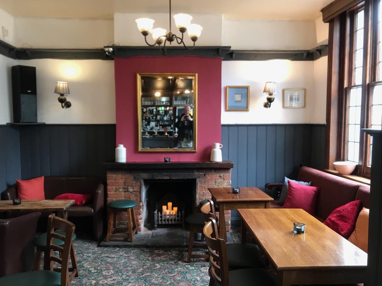 (Pub, Bar). Published on 28-06-2023