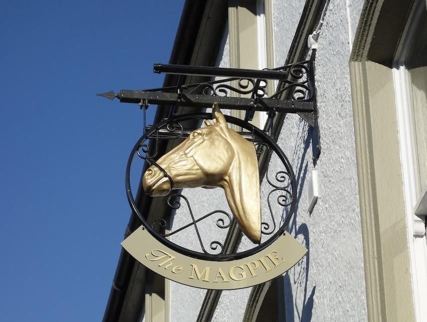 Magpie Sunbury Sign. (Pub, Sign). Published on 21-04-2025