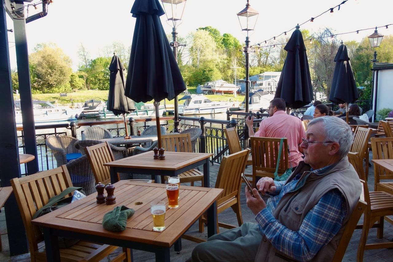 Magpie Sunbury Thameside Patio. (Pub, Garden). Published on 21-04-2025