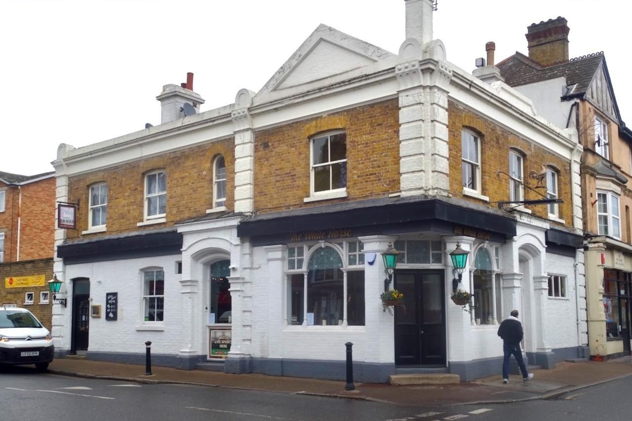 White Horse Sunbury Exterior. (Pub, Key). Published on 07-03-2023
