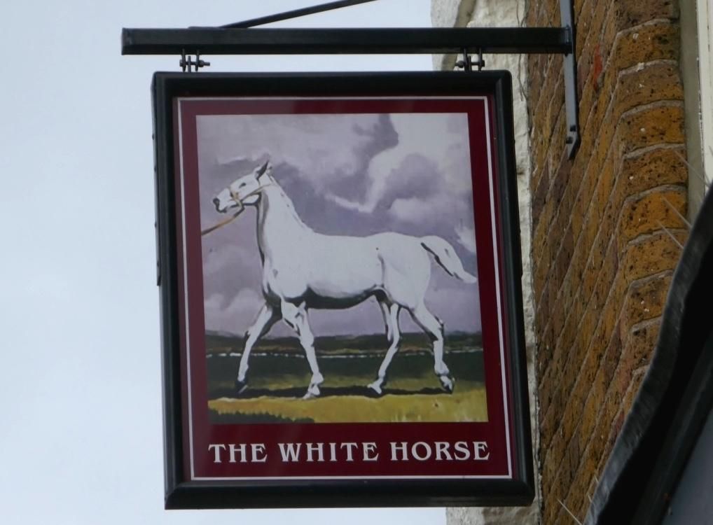 White Horse Sunbury Sign 2023. (Pub, Sign). Published on 07-03-2023