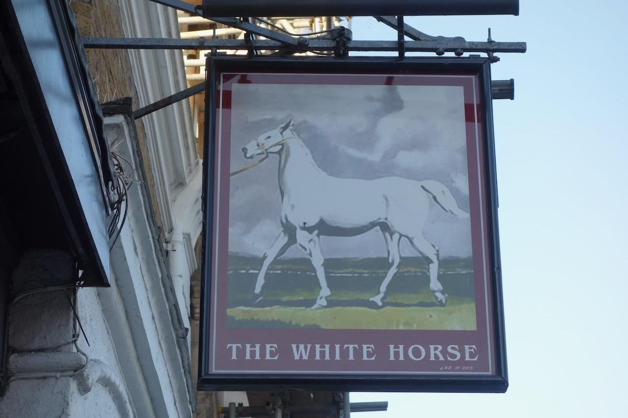 White Horse Sunbury Sign. (Pub, Sign). Published on 21-04-2025