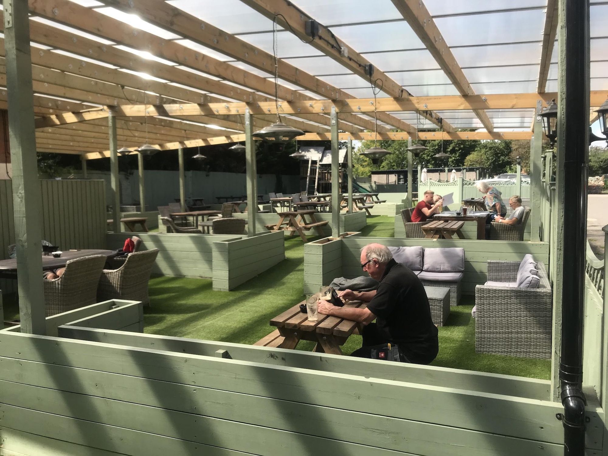 Red Lion Thorpe Patio. (Pub, External, Garden). Published on 26-08-2021