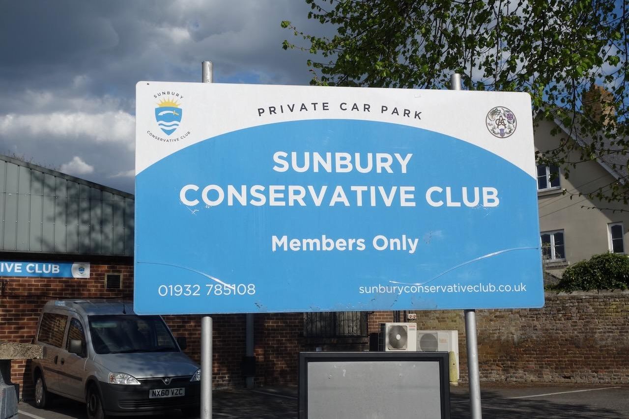 Sunbury Con Club Sign. (External). Published on 20-04-2025