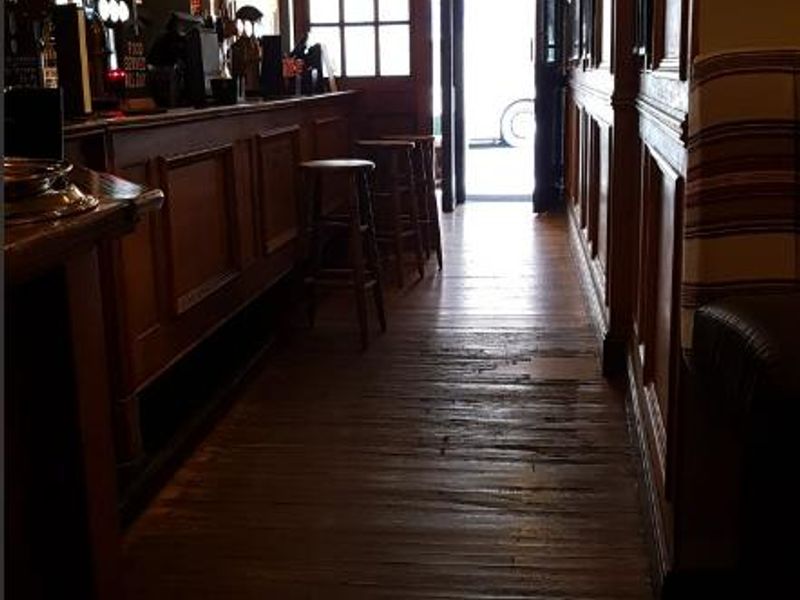 (Pub, Bar). Published on 11-10-2022 