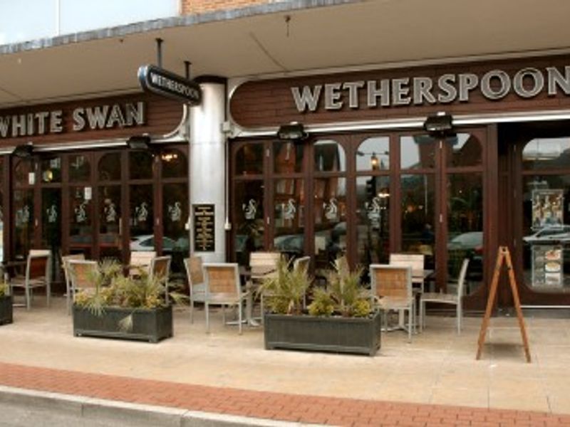 The White Swan in 2014. (Pub, External). Published on 18-03-2014 