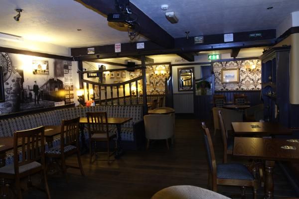 (Restaurant). Published on 17-10-2012