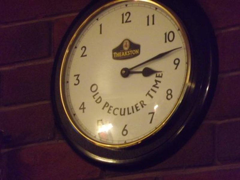 Sun Inn Red Dial bar clock. (Pub, Bar). Published on 25-05-2014