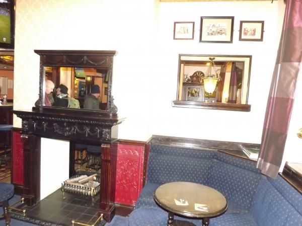 Royal Hotel Penrith fireplace. (Pub, Bar). Published on 11-05-2014