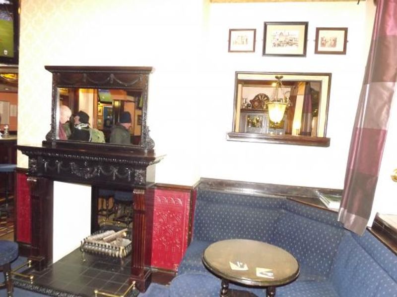 Royal Hotel Penrith fireplace. (Pub, Bar). Published on 11-05-2014