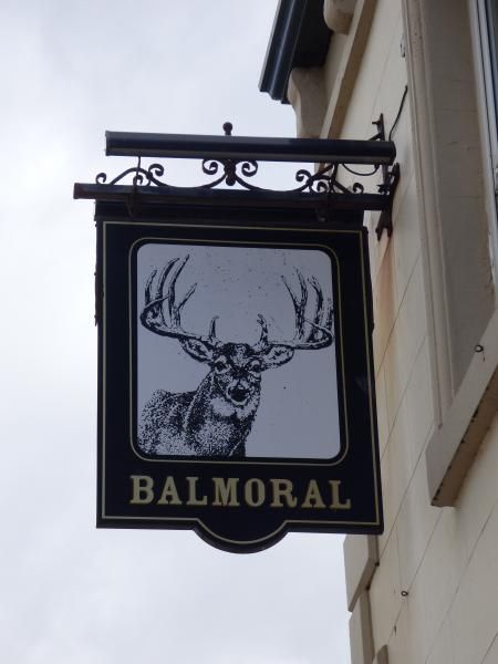 (Pub, Sign). Published on 26-04-2015