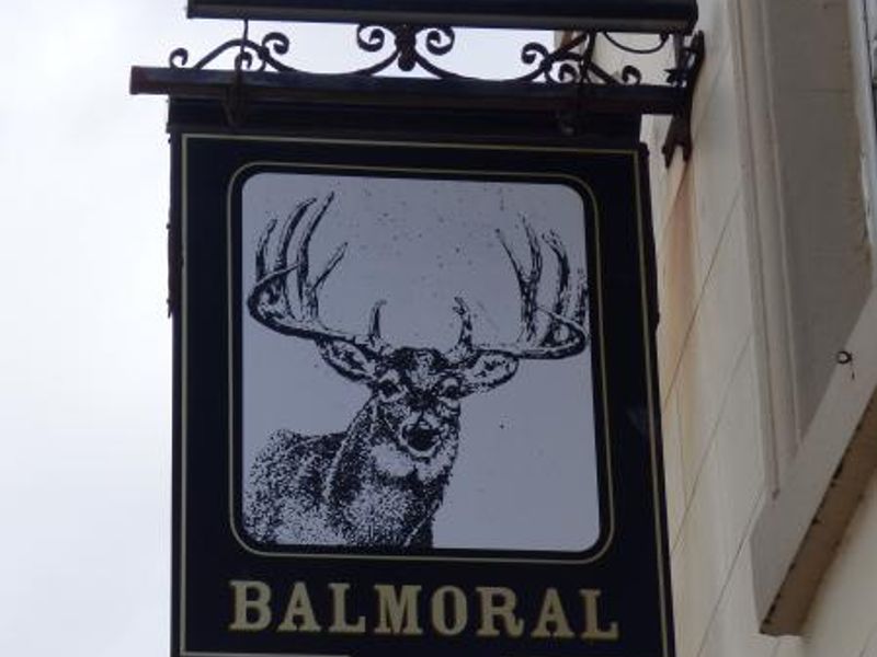 (Pub, Sign). Published on 26-04-2015 